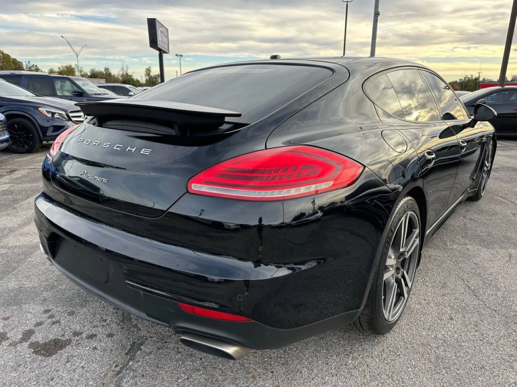 2015 Porsche Panamera Image 31