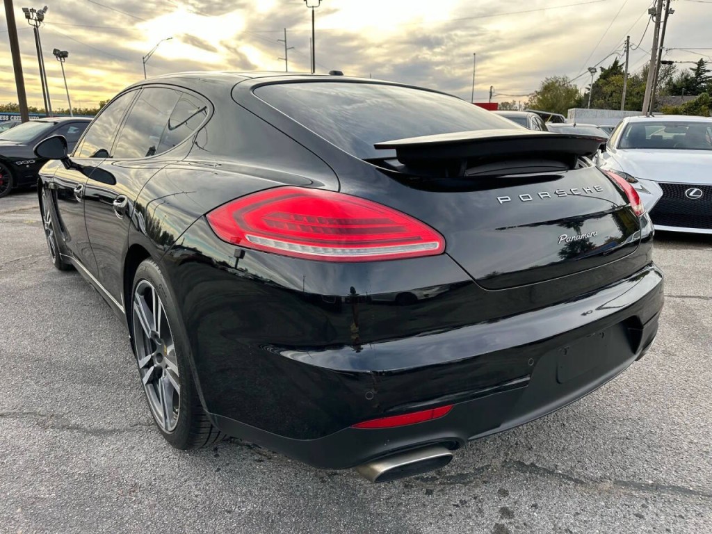 2015 Porsche Panamera Image 33