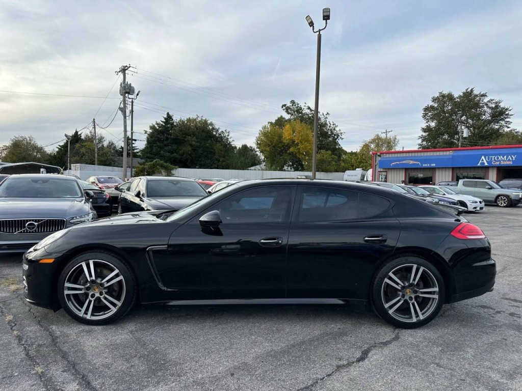 2015 Porsche Panamera Image 34
