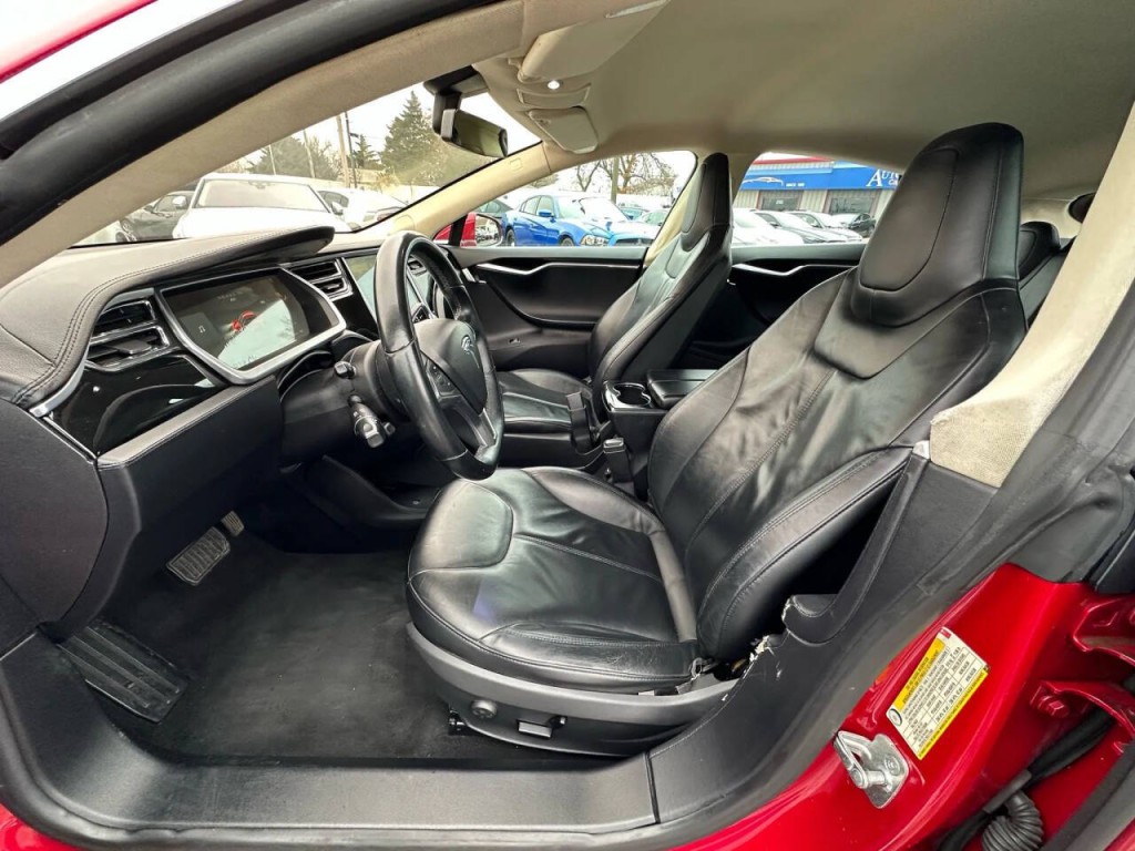 2013 Tesla Model S Image 11