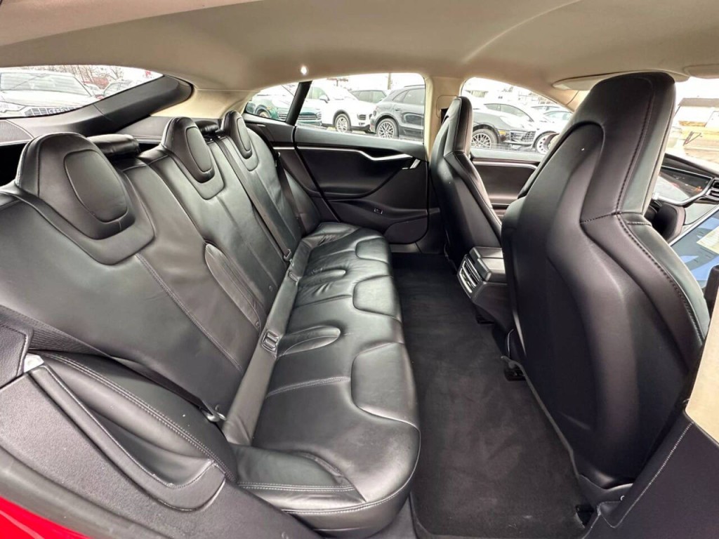 2013 Tesla Model S Image 15