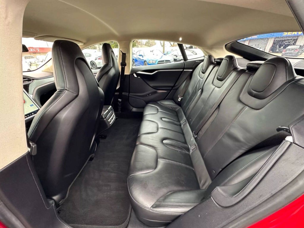 2013 Tesla Model S Image 18