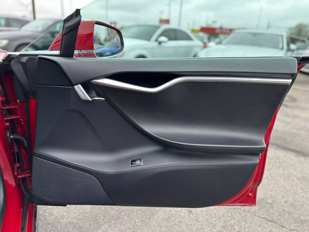 2013 Tesla Model S Image 23