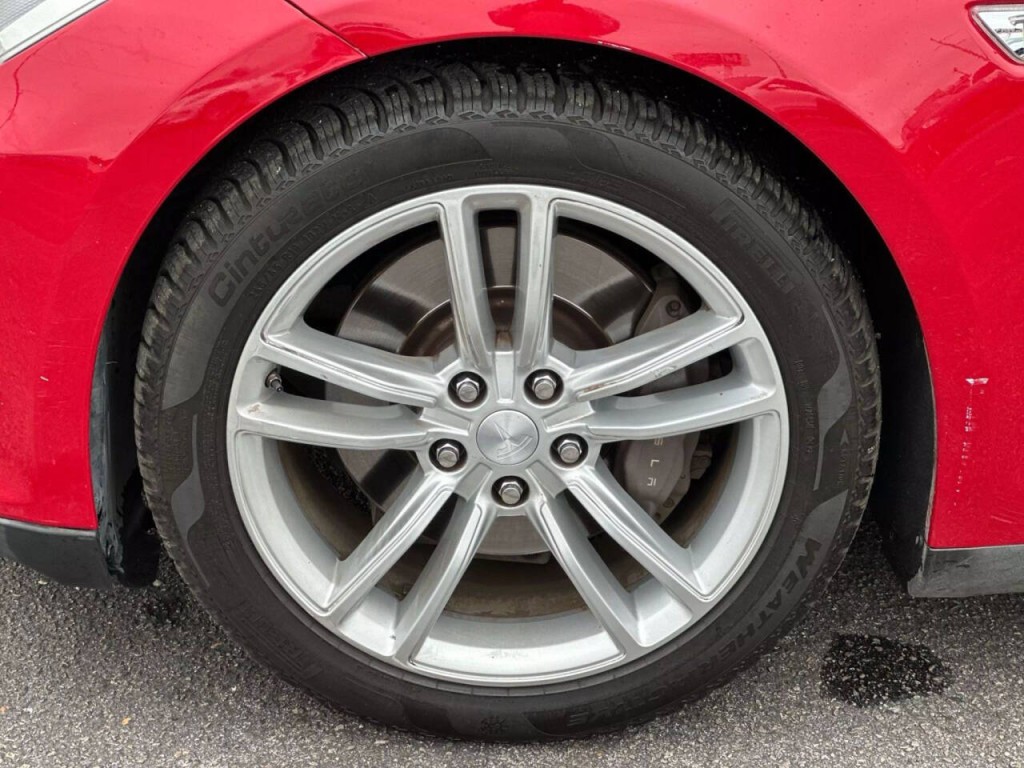 2013 Tesla Model S Image 25