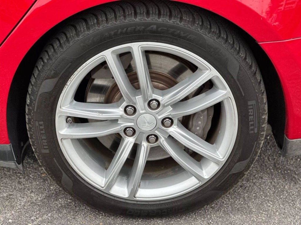 2013 Tesla Model S Image 26