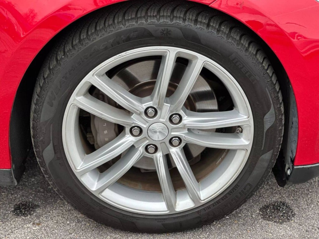 2013 Tesla Model S Image 28