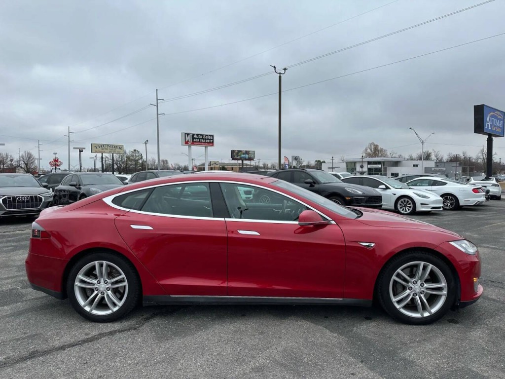2013 Tesla Model S Image 32