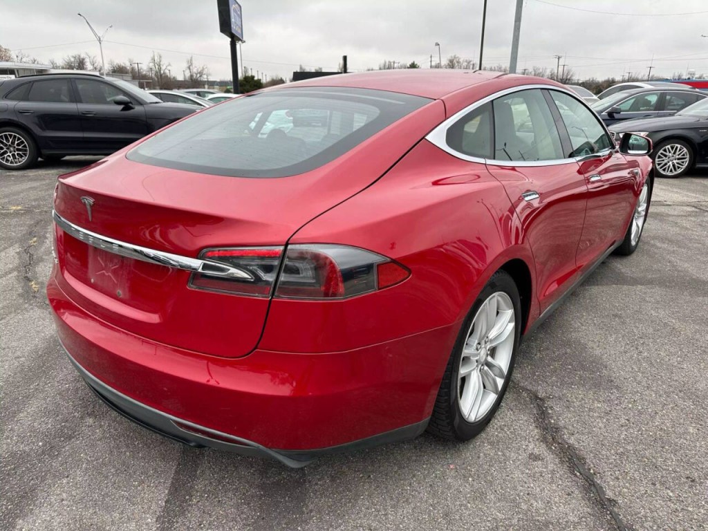 2013 Tesla Model S Image 33
