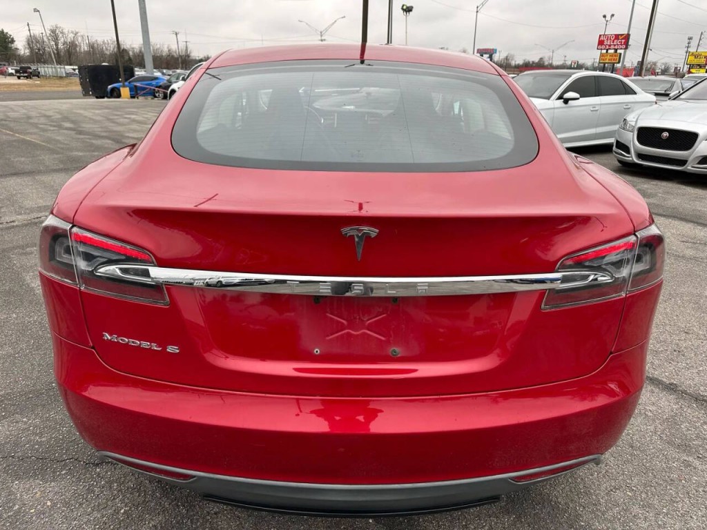 2013 Tesla Model S Image 34
