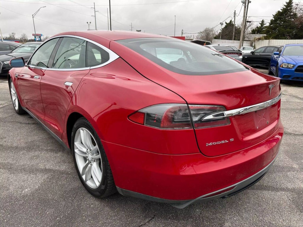 2013 Tesla Model S Image 35