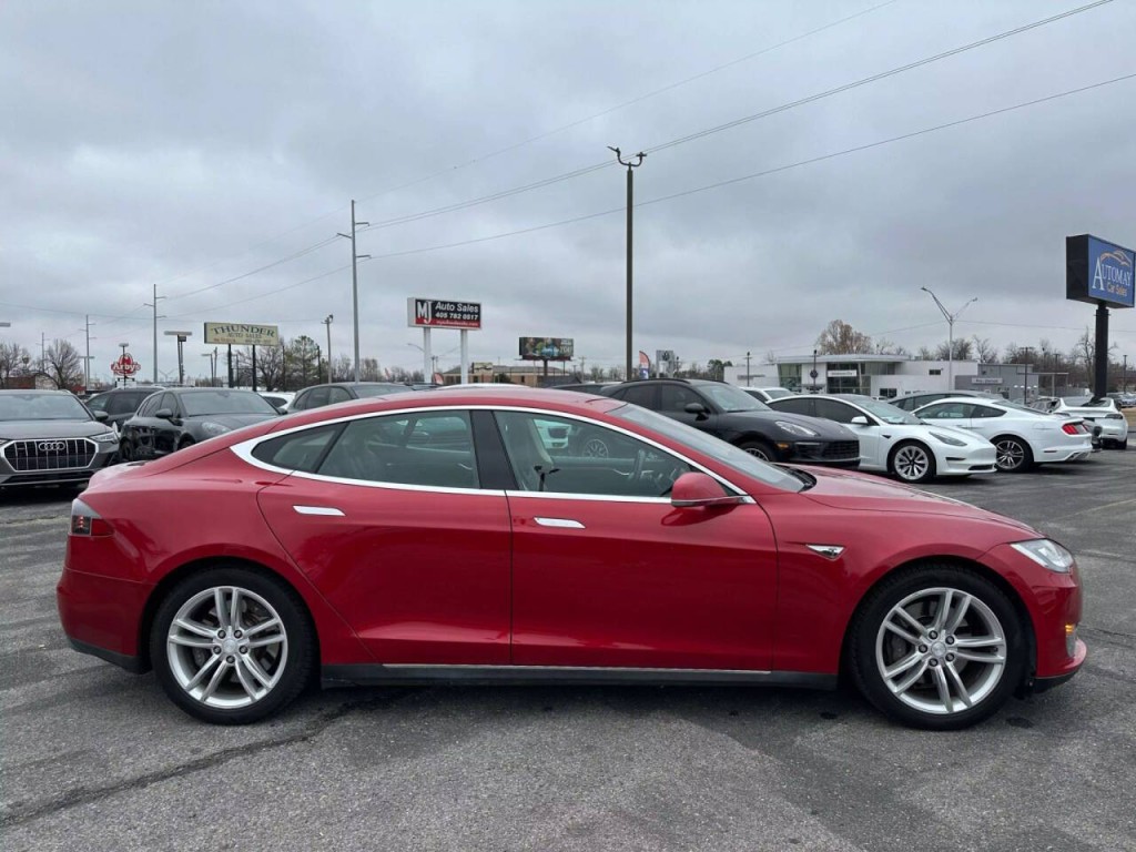 2013 Tesla Model S Image 31