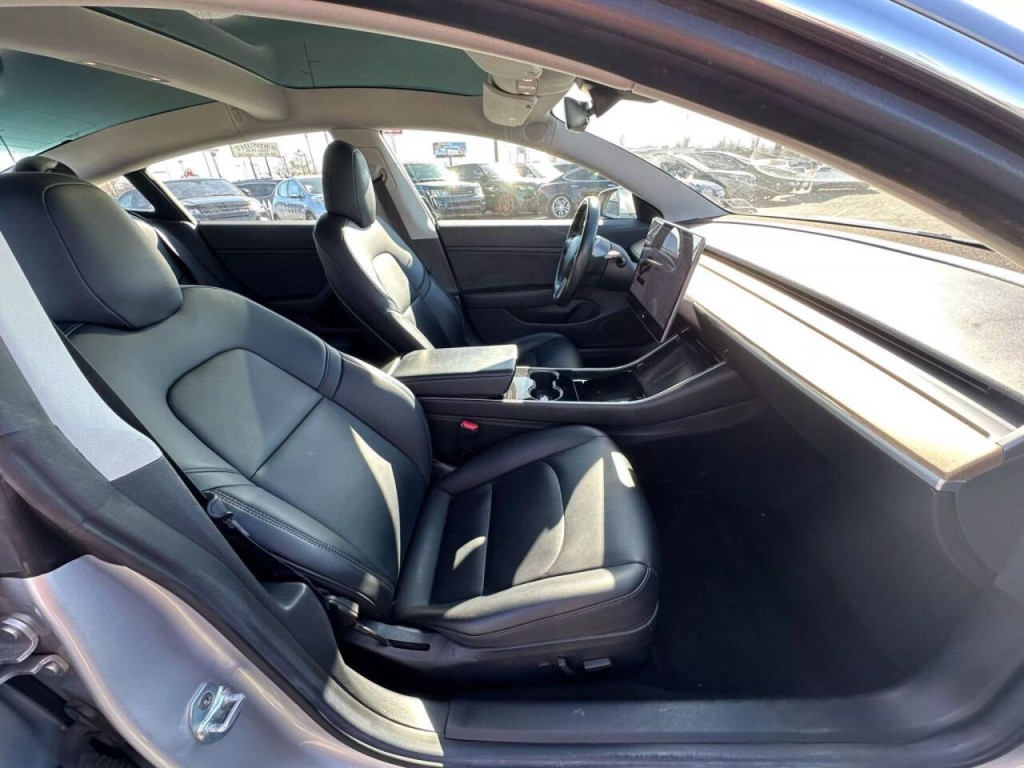 2018 Tesla Model 3 Image 12