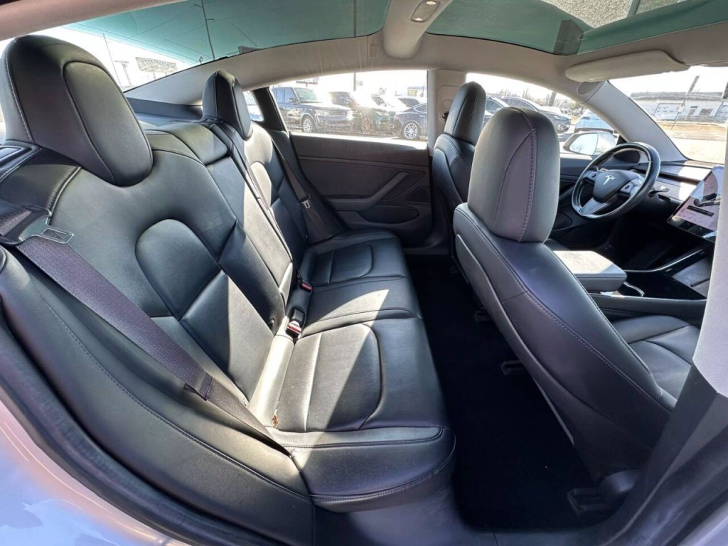2018 Tesla Model 3 Image 13