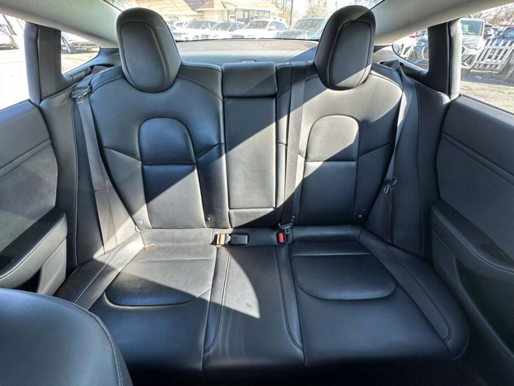 2018 Tesla Model 3 Image 15