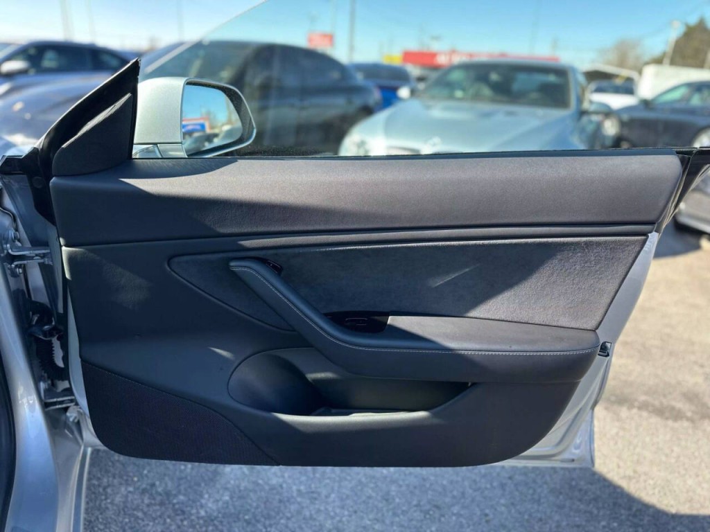 2018 Tesla Model 3 Image 21