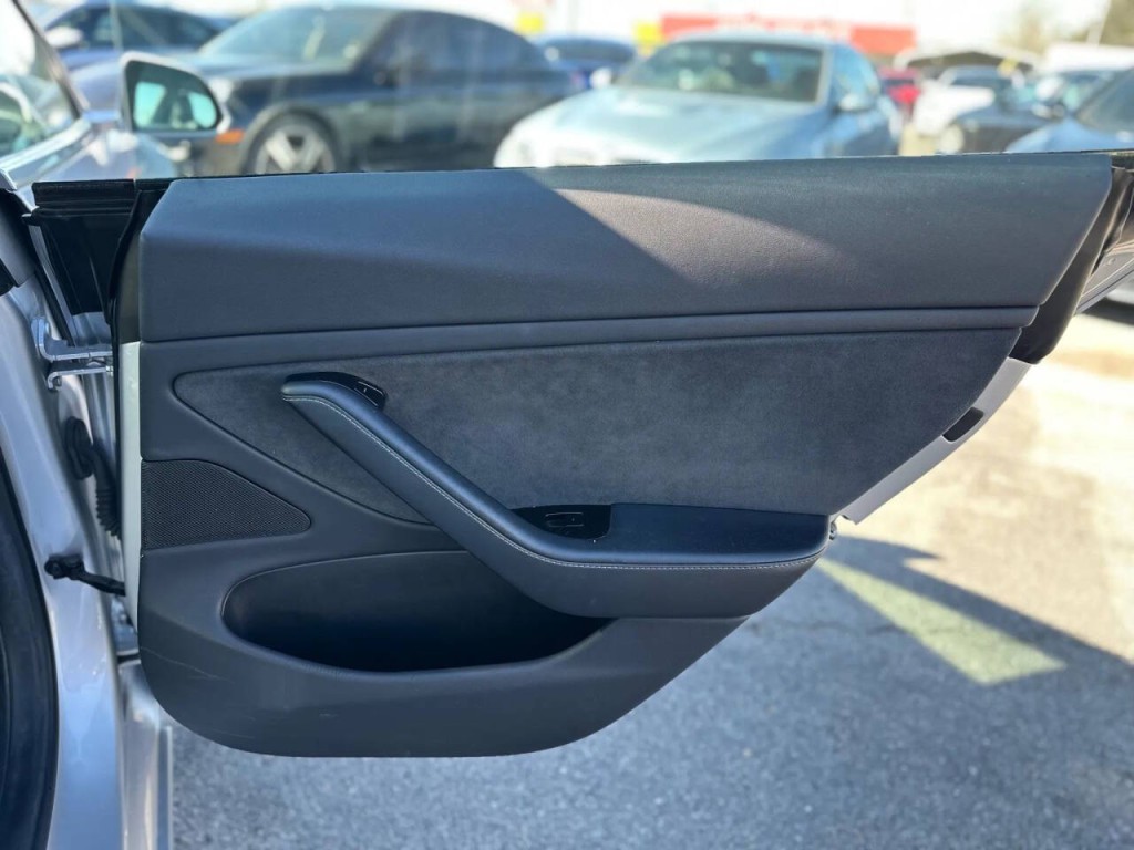 2018 Tesla Model 3 Image 22