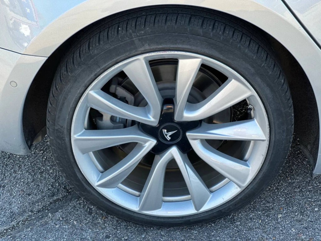 2018 Tesla Model 3 Image 23