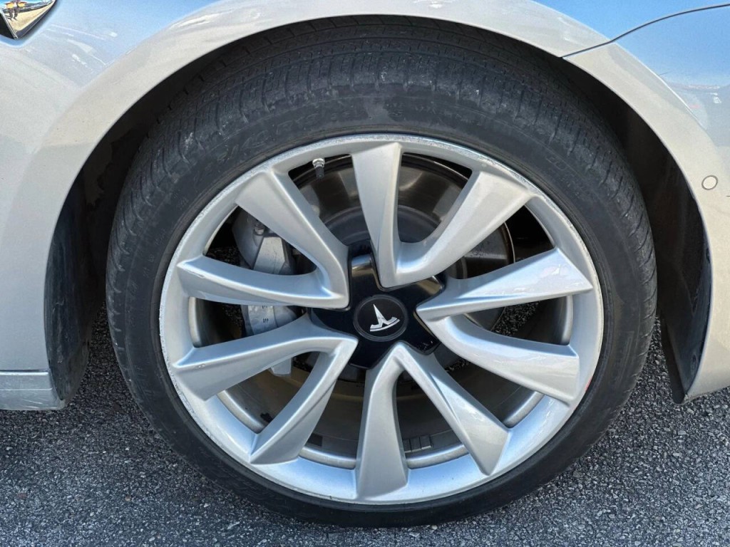 2018 Tesla Model 3 Image 24