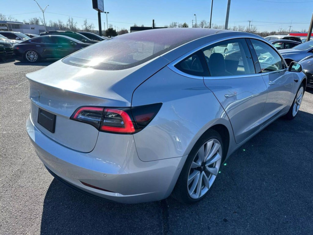 2018 Tesla Model 3 Image 31
