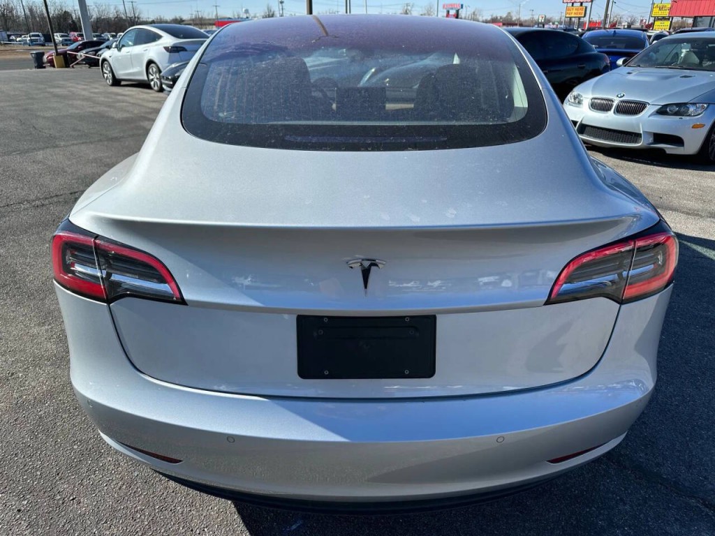 2018 Tesla Model 3 Image 32