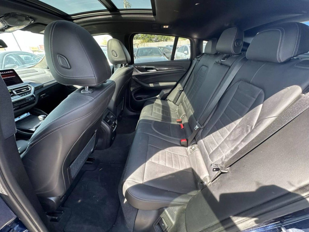 2022 BMW X4 Image 16