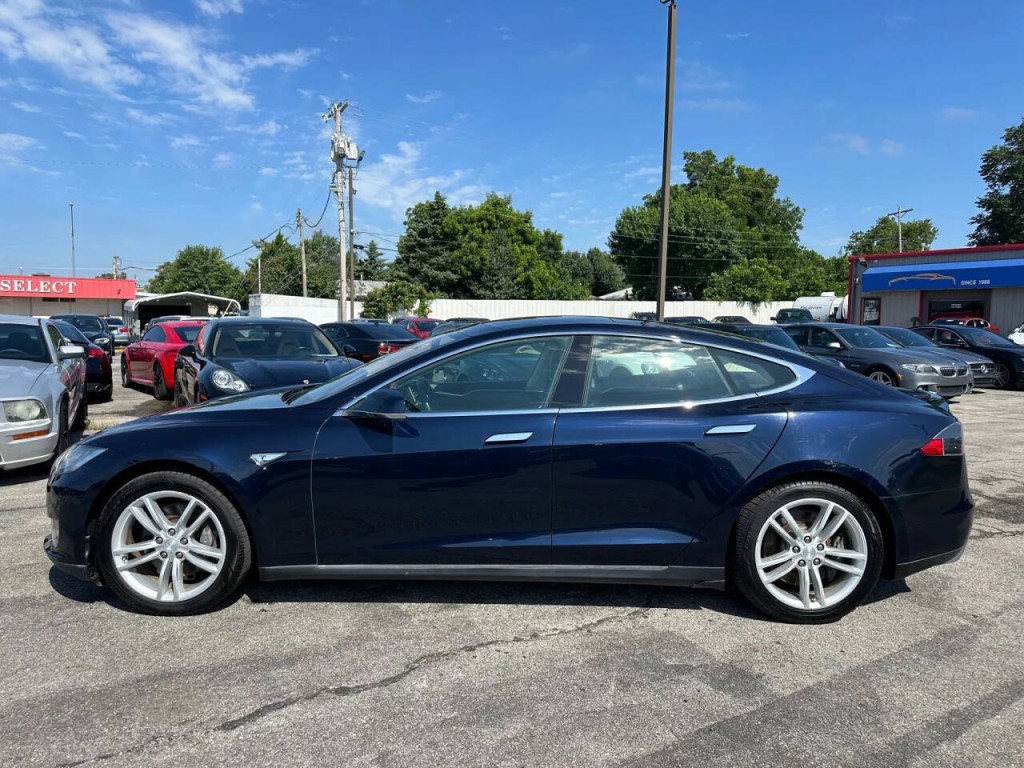 2014 Tesla Model S Image 38