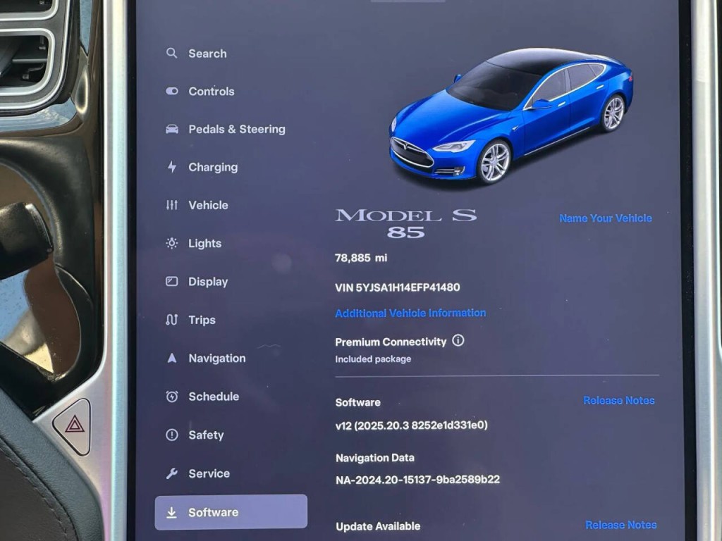 2014 Tesla Model S Image 39