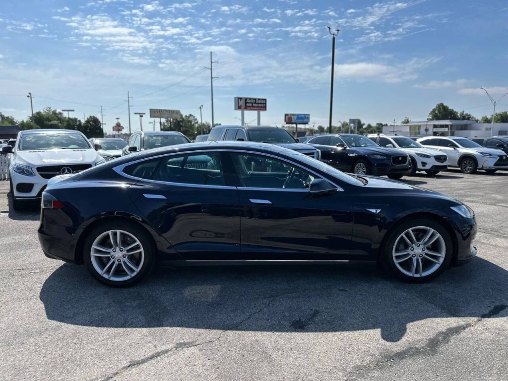 2014 Tesla Model S Image 7