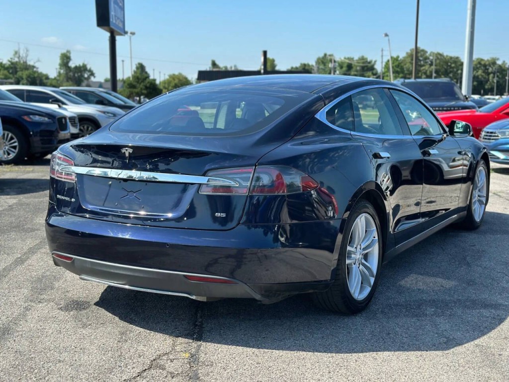 2014 Tesla Model S Image 8