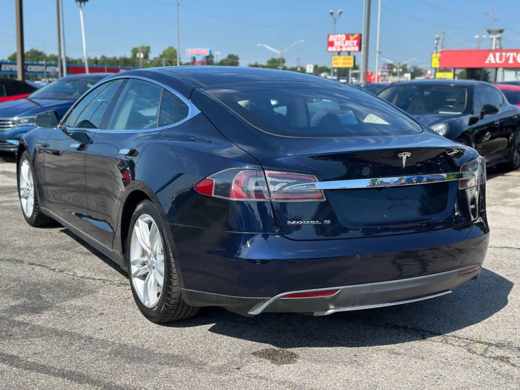 2014 Tesla Model S Image 10