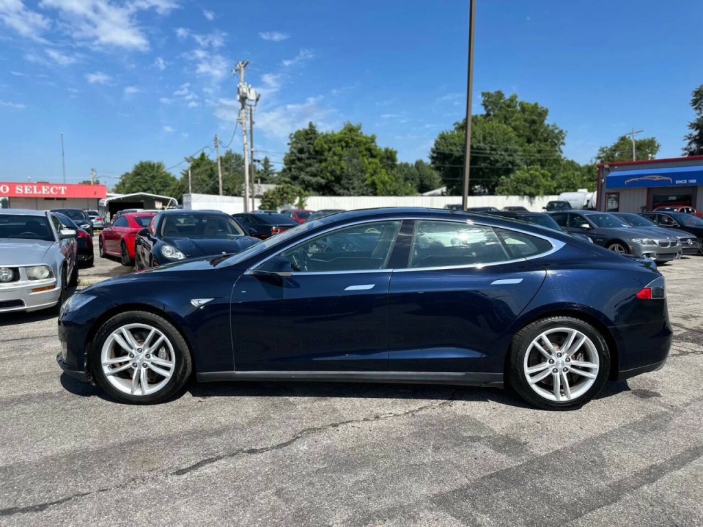 2014 Tesla Model S Image 11