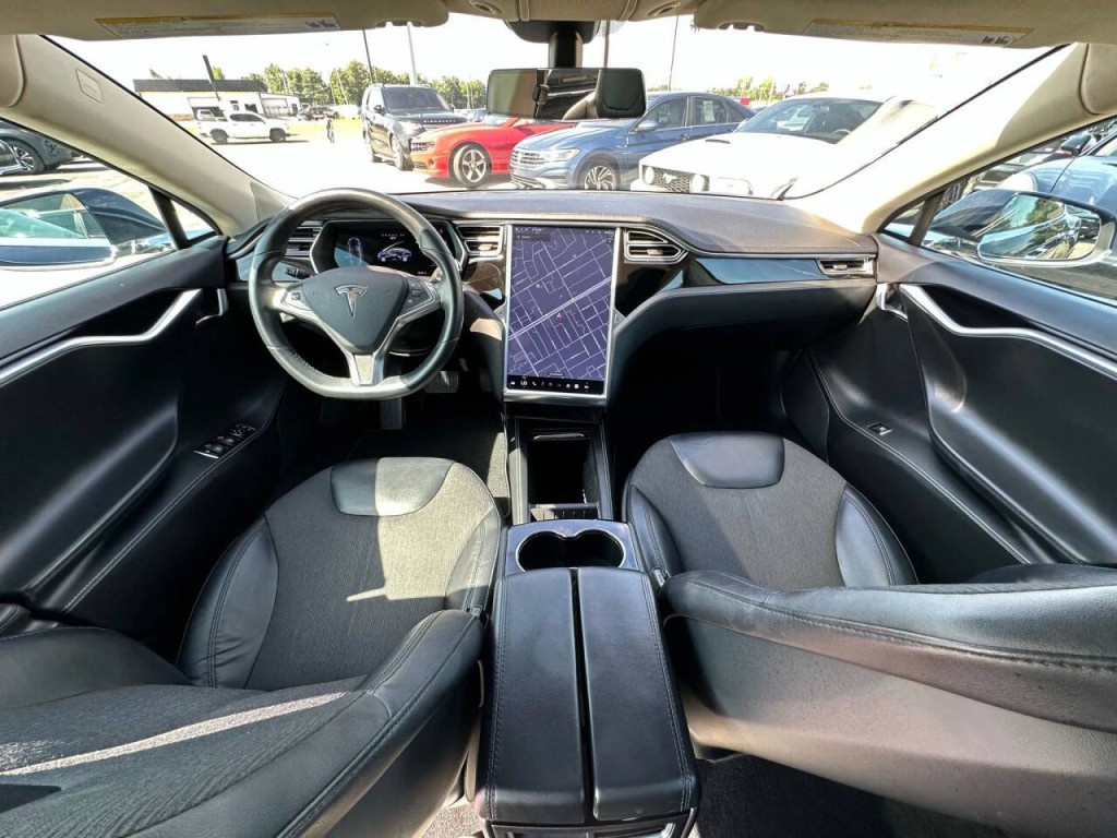 2014 Tesla Model S Image 13