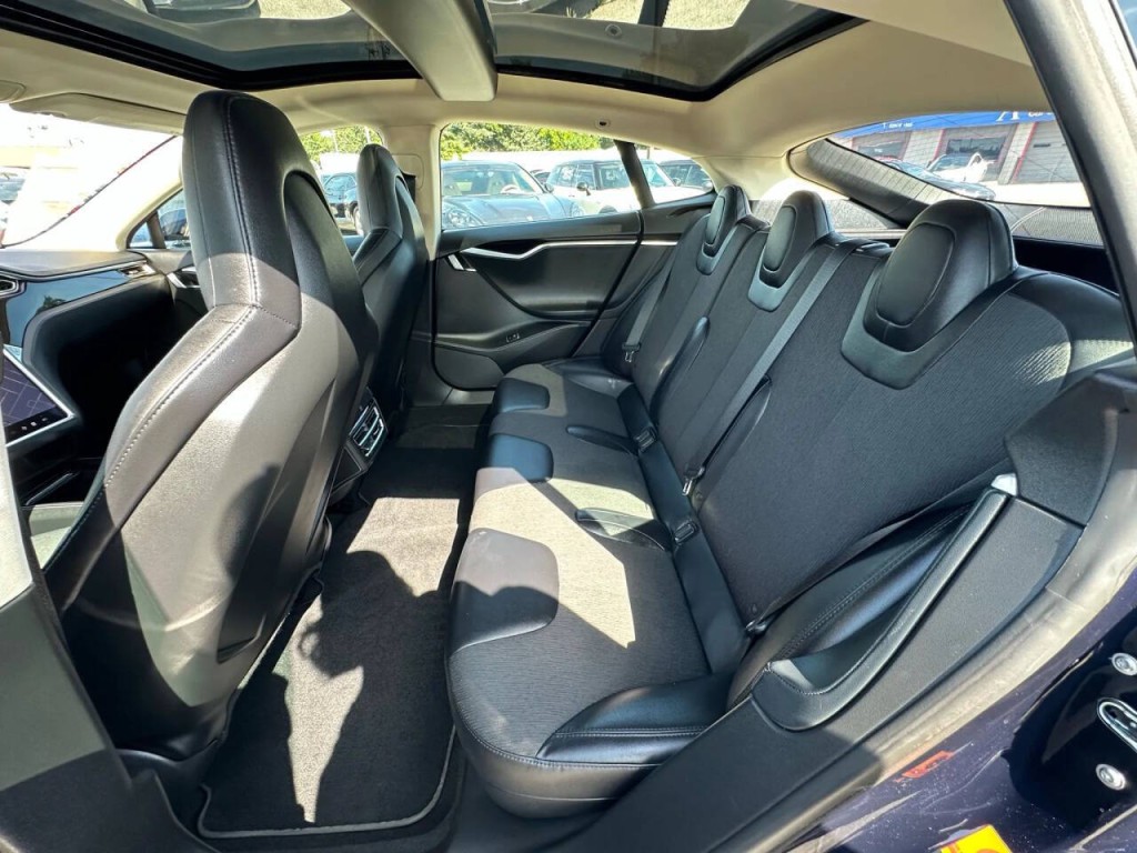 2014 Tesla Model S Image 20