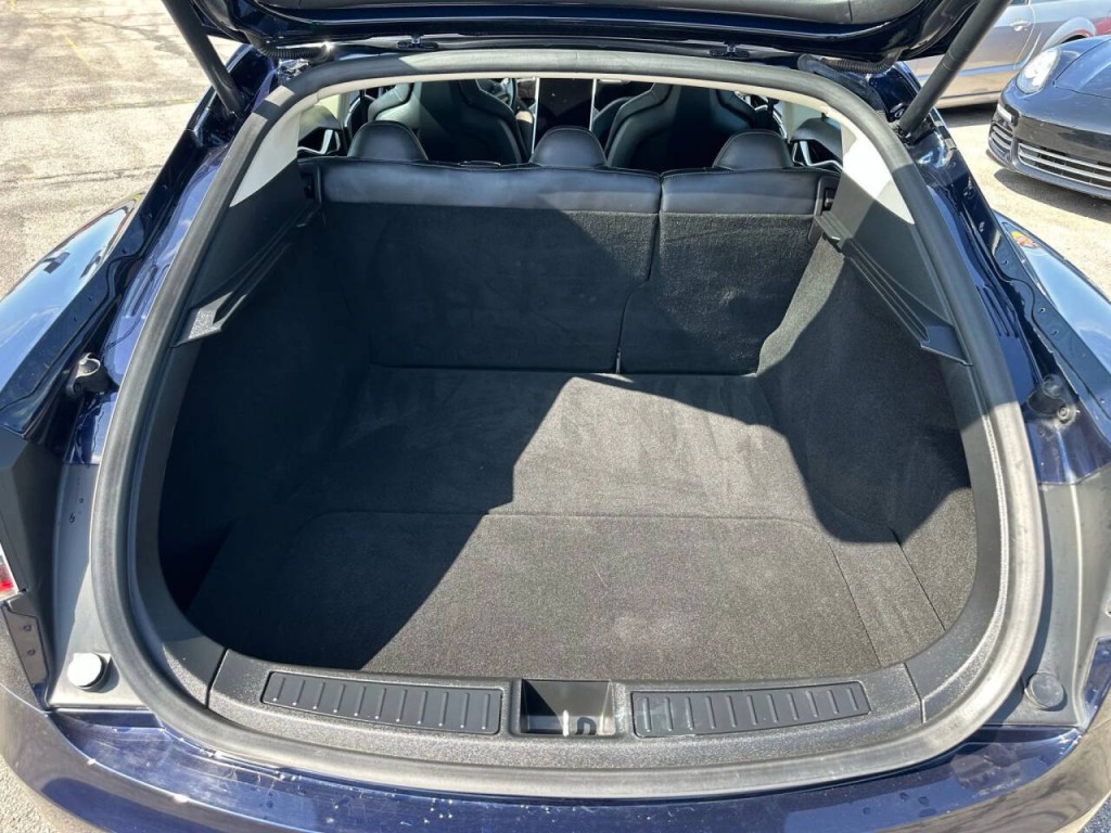 2014 Tesla Model S Image 21