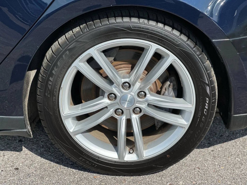 2014 Tesla Model S Image 27