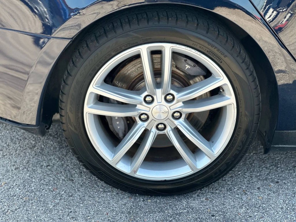 2014 Tesla Model S Image 28