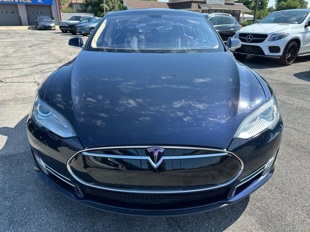 2014 Tesla Model S Image 32