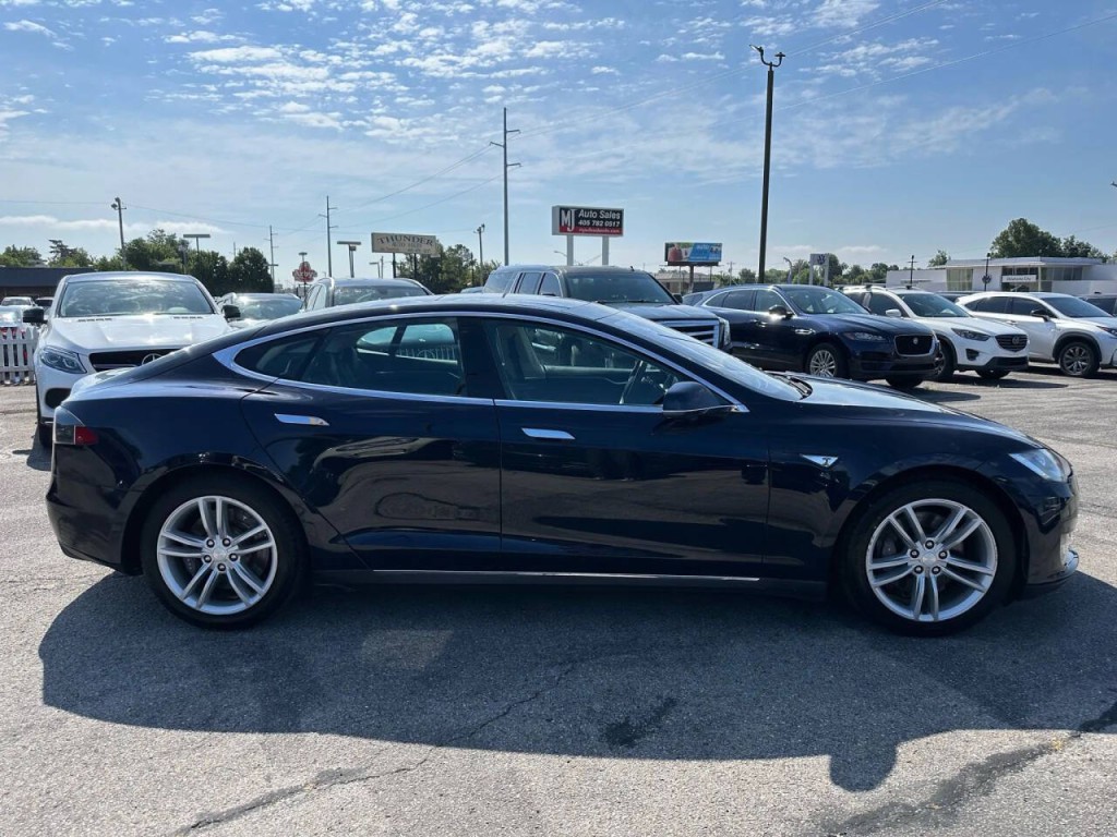 2014 Tesla Model S Image 34