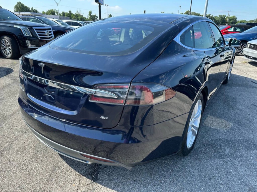 2014 Tesla Model S Image 35
