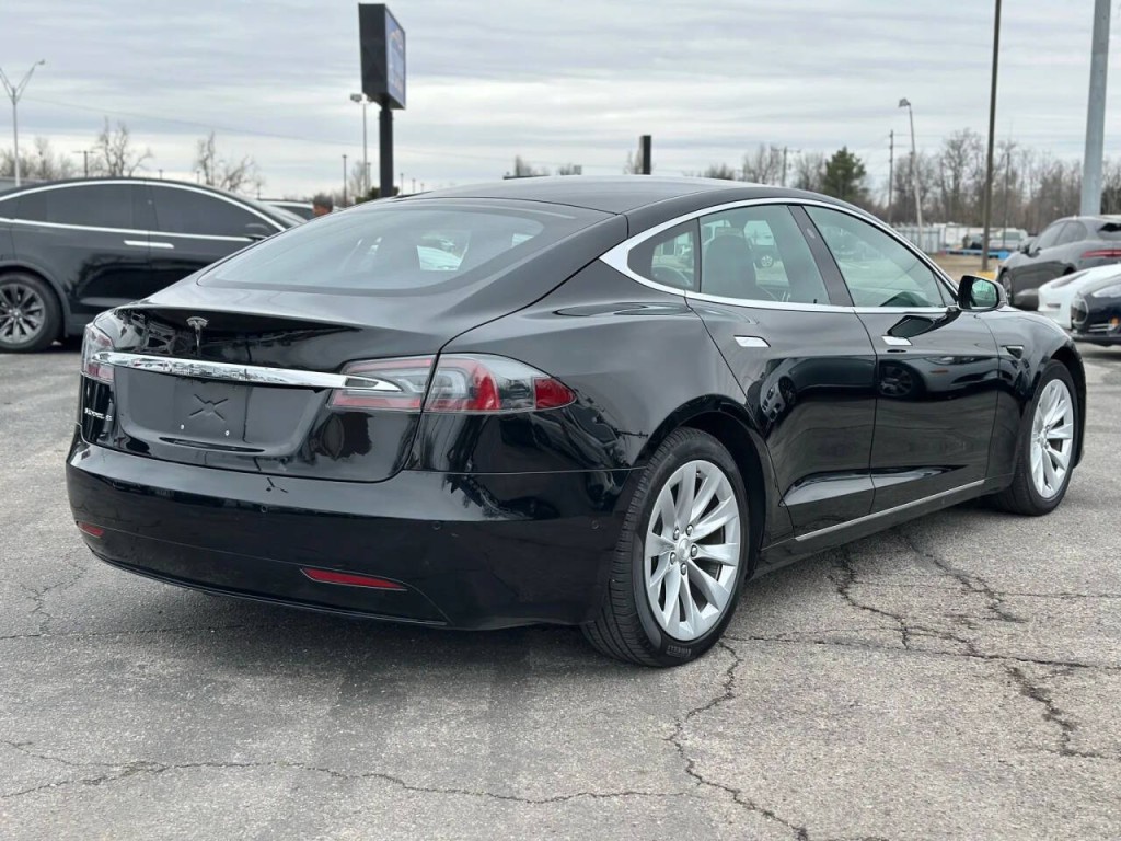 2017 Tesla Model S Image 8