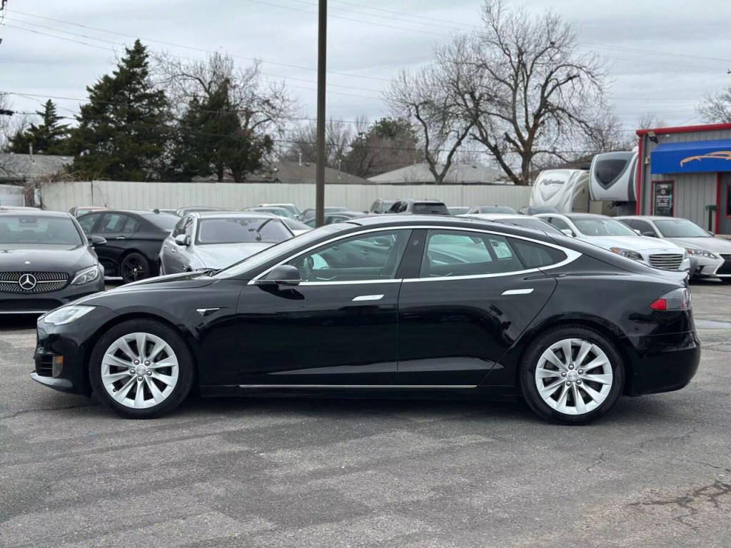 2017 Tesla Model S Image 11