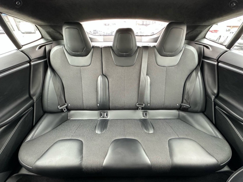 2017 Tesla Model S Image 18
