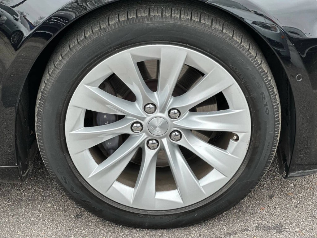 2017 Tesla Model S Image 28