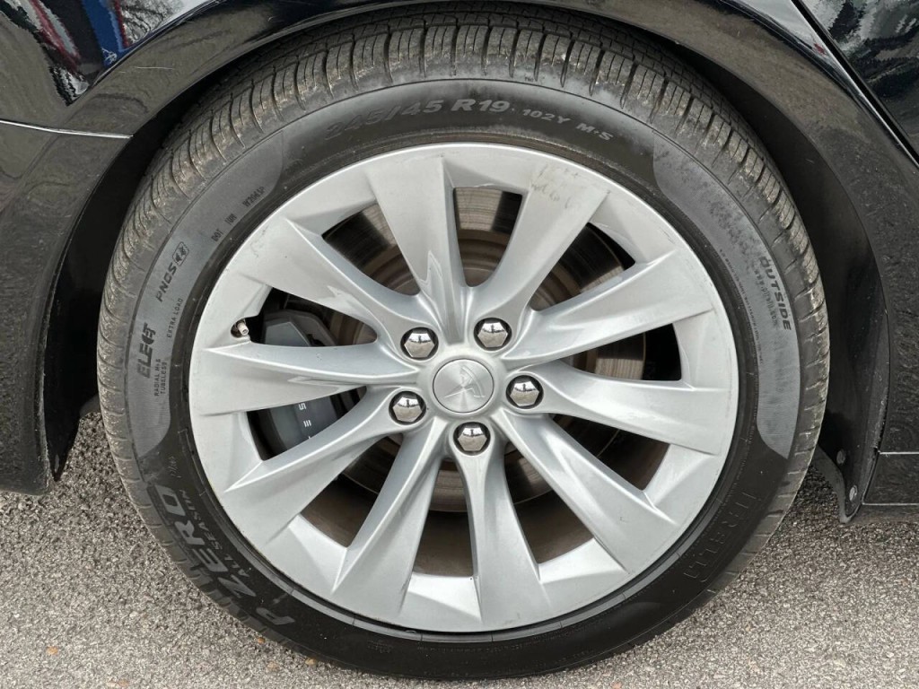 2017 Tesla Model S Image 29