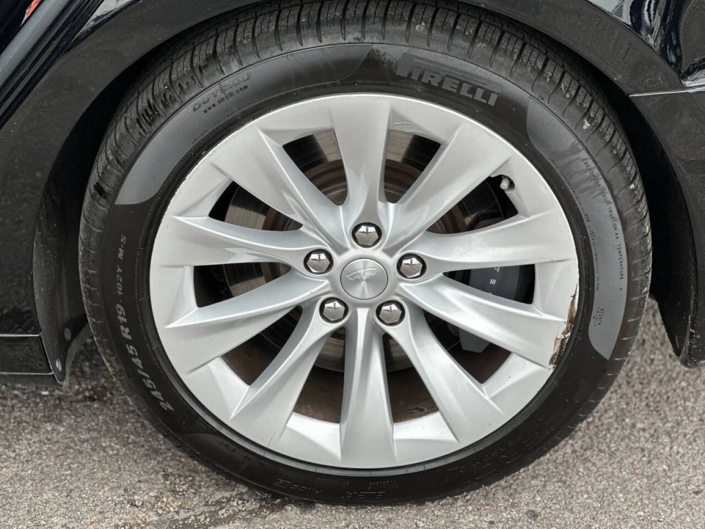 2017 Tesla Model S Image 30