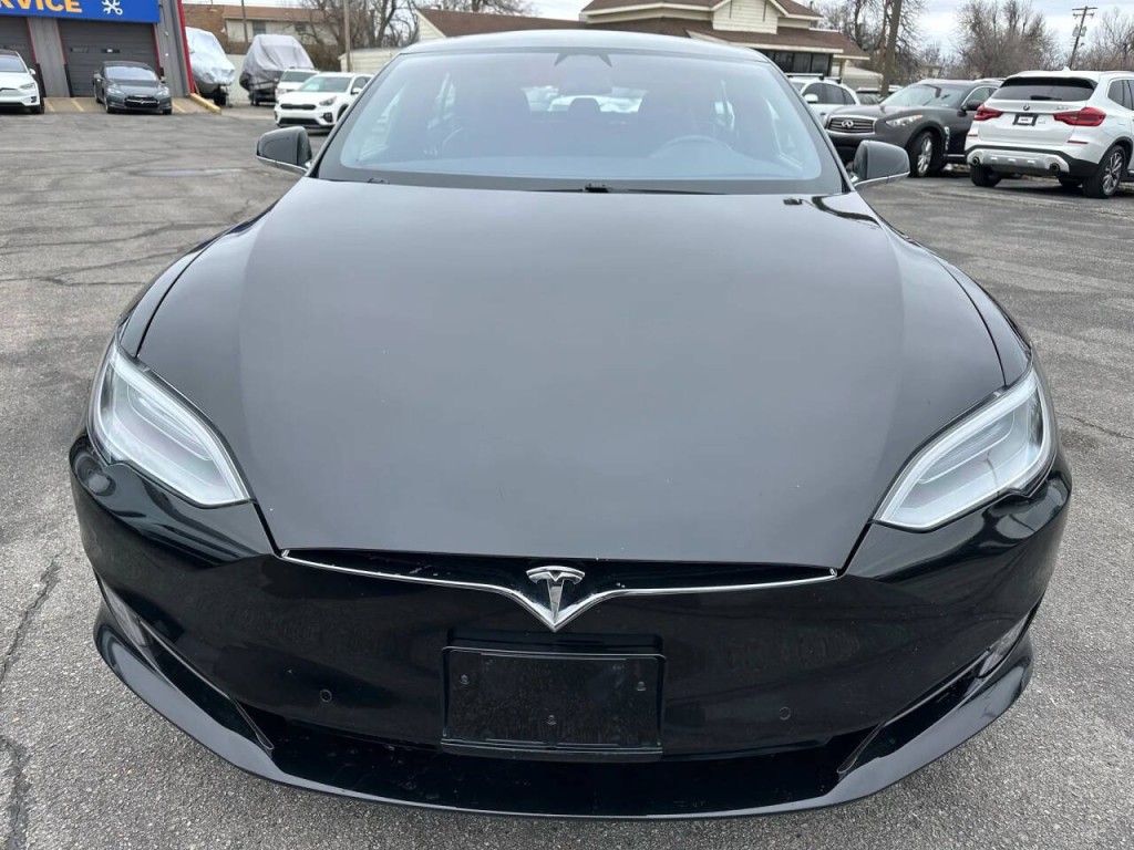 2017 Tesla Model S Image 32