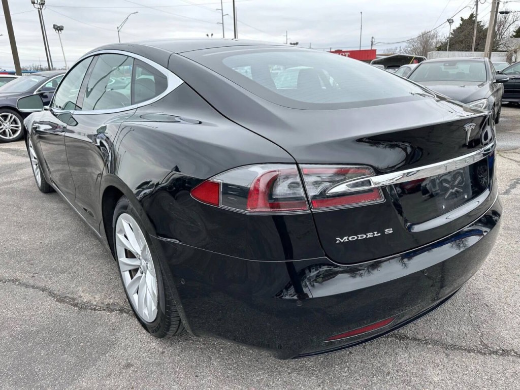 2017 Tesla Model S Image 37