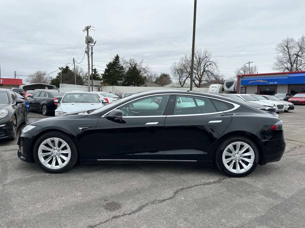 2017 Tesla Model S Image 38