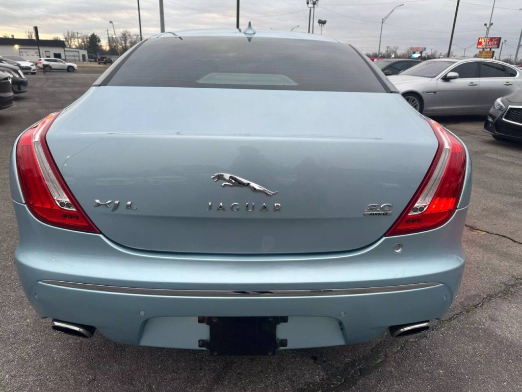 2013 Jaguar XJ Image 42