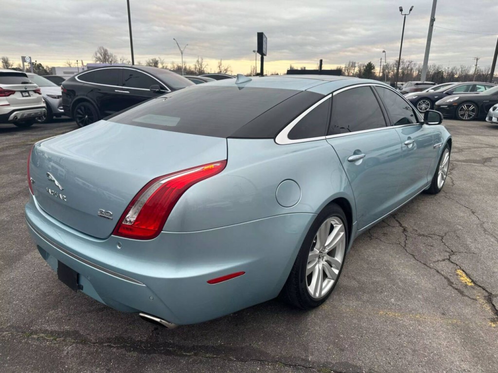 2013 Jaguar XJ Image 43